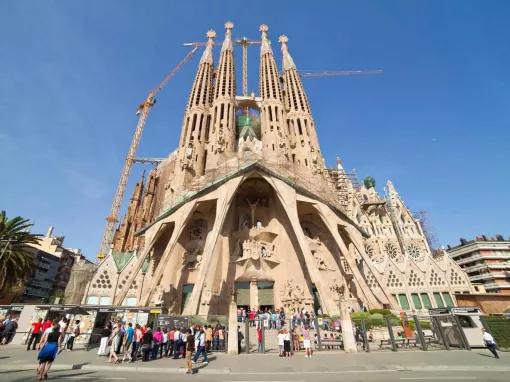 Sagrada Familia with Towers Skip the Line Ticket