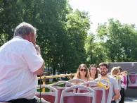 guide-speaking-on-microphone
