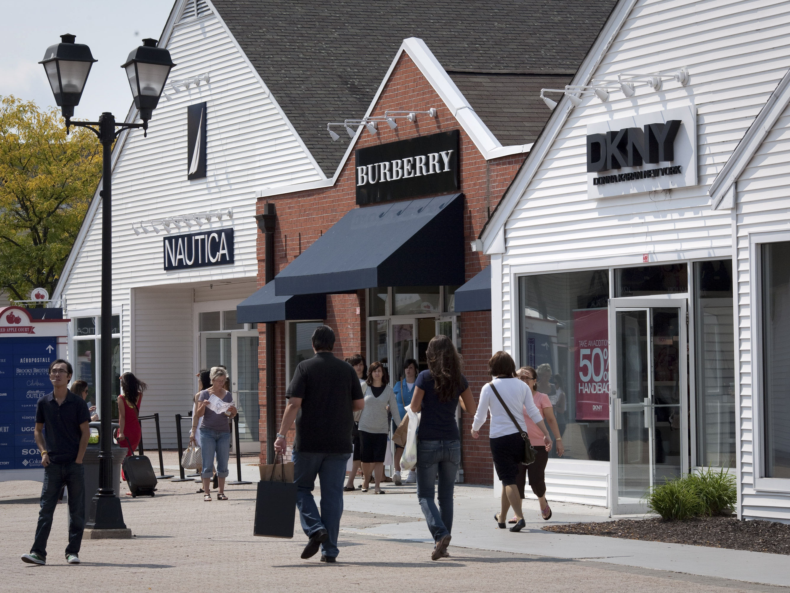 Woodbury Common Shopping Outlet Tour 