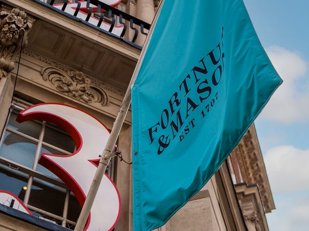 champagne-afternoon-tea-for-two-at-the-fortnum-mason-bar-and
