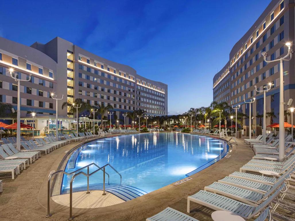 Swimming pool at Universal's Endless Summer Resort – Surfside Inn and Suites