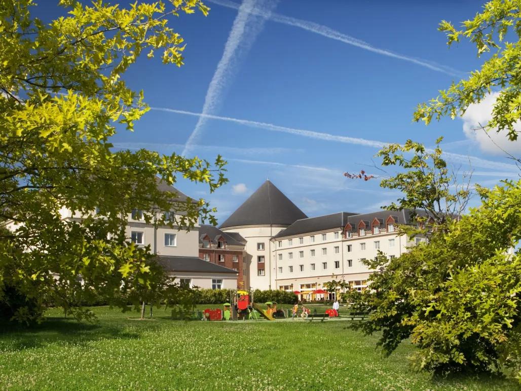 Grand Magic Hotel Exterior