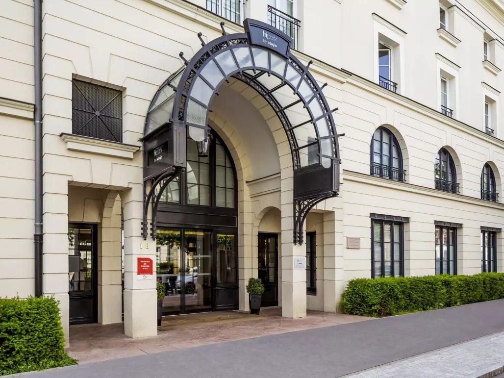 Aparthotel Adagio Serris Val d'Europe exterior entrance