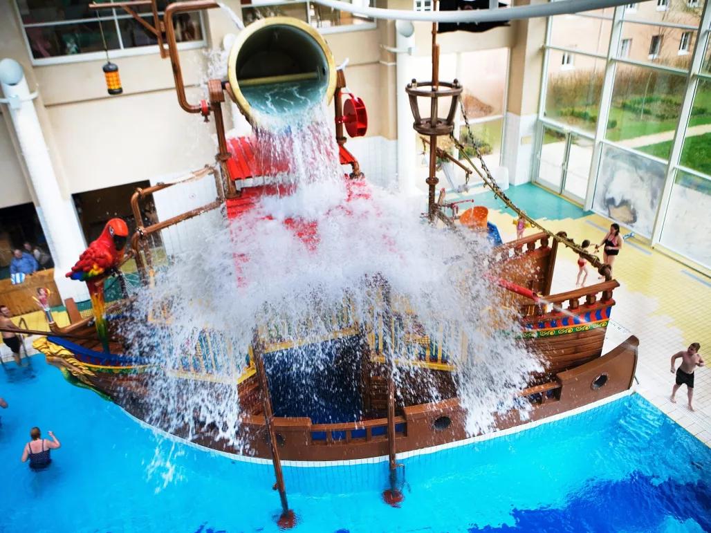 Indoor pool, Explorers Hotel Marne-la-Vallée