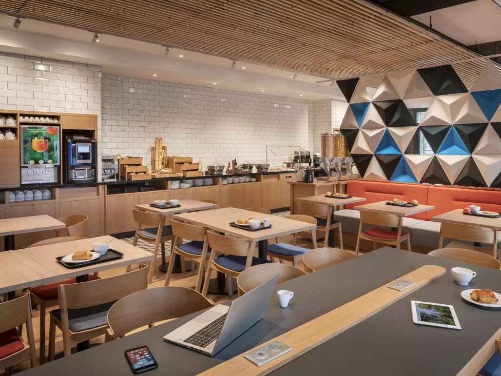 Holiday Inn Express Marne la Vallee Dining