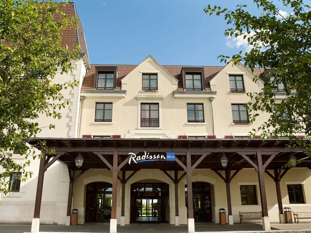 Radisson Blu Hotel Entrance