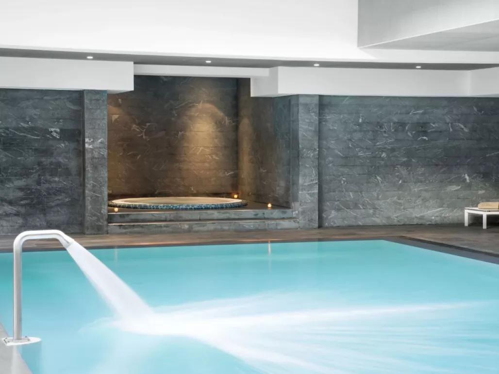 Relais Spa Val d'Europe indoor pool