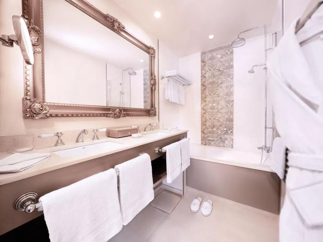 Standard bathroom at the Disneyland Hotel in Paris