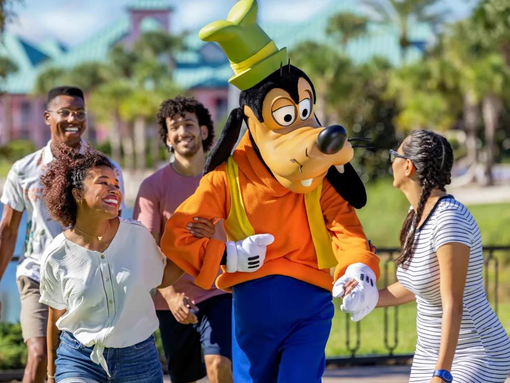 Guests with Goofy, Disney's Caribbean Beach Resort
