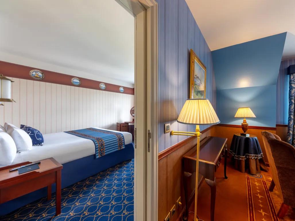 Compass Club Room 2 Newport Bay DLP Compass Club Room 2 Newport Bay DLP