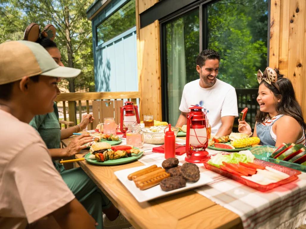 Outdoor dining at Cabins at Fort Wolderness Outdoor dining at Cabins at Fort Wolderness