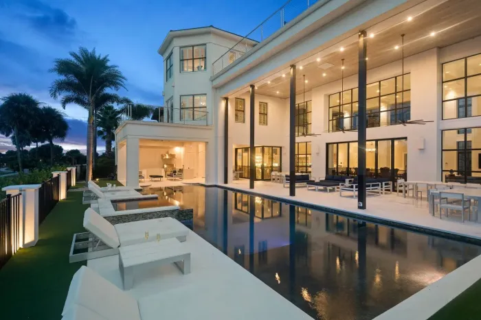 Beautiful Orlando Villa with Private Pool, in the evening with night lighting and palm trees in the background