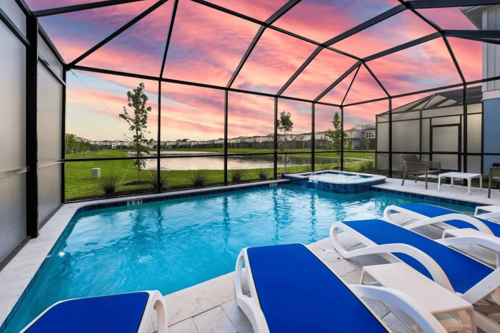 Private Pool of an Orlando Villa, with a beautiful sunset in the background