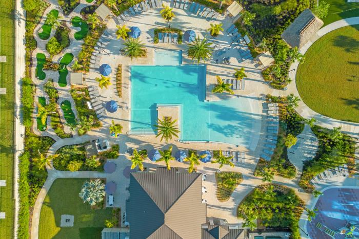 The Retreat Club pool and mini-golf course at ChampionsGate