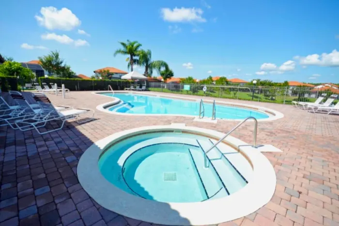 High Grove (64) Resort Hot Tub in Clermont