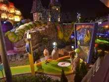Hollywood Drive-In Golf™