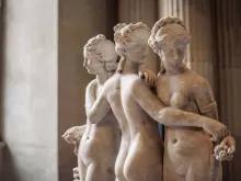 Louvre Highlights Small Group Tour: Mona Lisa, Venus de Milo & Winged Victory Louvre Highlights Small Group Tour: Mona Lisa, Venus de Milo & Winged Victory