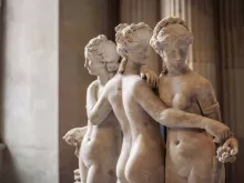 Louvre Highlights Small Group Tour: Mona Lisa, Venus de Milo & Winged Victory