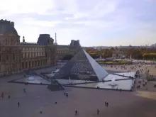 Closing Time At The Louvre: The Mona Lisa At Her Most Peaceful Closing Time At The Louvre: The Mona Lisa At Her Most Peaceful