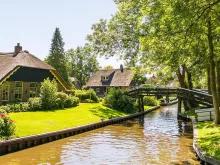 bridge-over-the-canal
