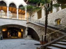 courtyard-walking-tour