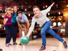 group-bowling-in-lanes