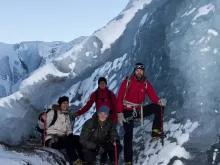 group-glacia-hiking