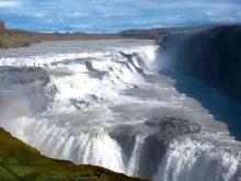 stunning-waterfall