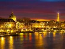 paris-lit-up