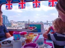 peppa-pig-bus-tea