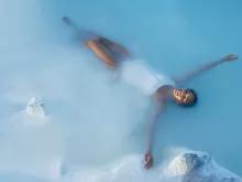 woman-floating-in-pool