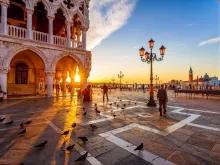 doges-palace-sunset-square