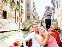 couple-in-gondola