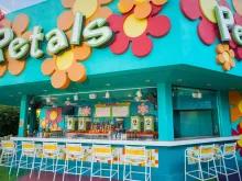 Petals Pool Bar, Disney's Pop Century Resort