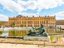Water feature and statue in Versailles