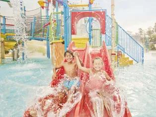 Children playing at La Laguna de Woody Kids' area at PortAventura Caribe Aquatic Park