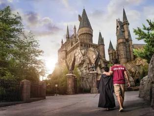Guests in front of Hogwarts Castle, Wizarding World of Harry Potter, Universal Orlando