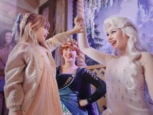 Meeting Anna and Elsa in World of Frozen