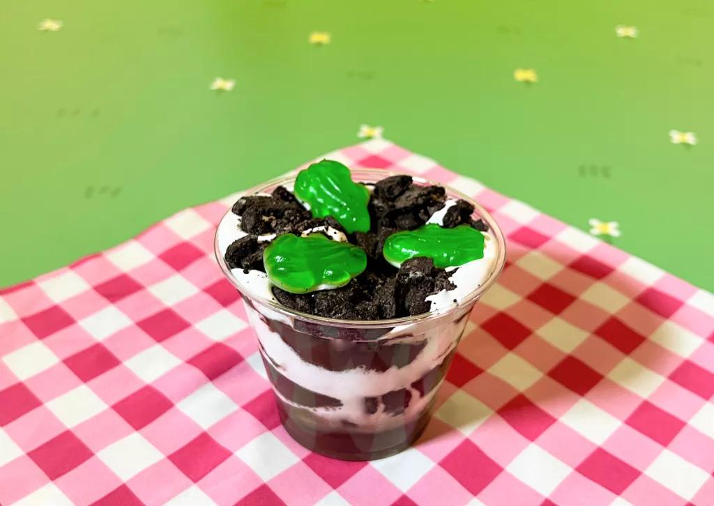 Marshmallow Mud Cup Marshmallow and chocolate pudding topped with gummy frogs