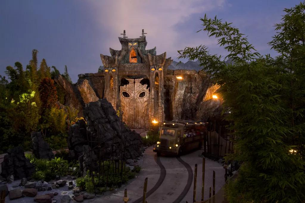 Skull Island: Reign of Kong A ride vehicle going along a track on Skull Island: Reign of Kong