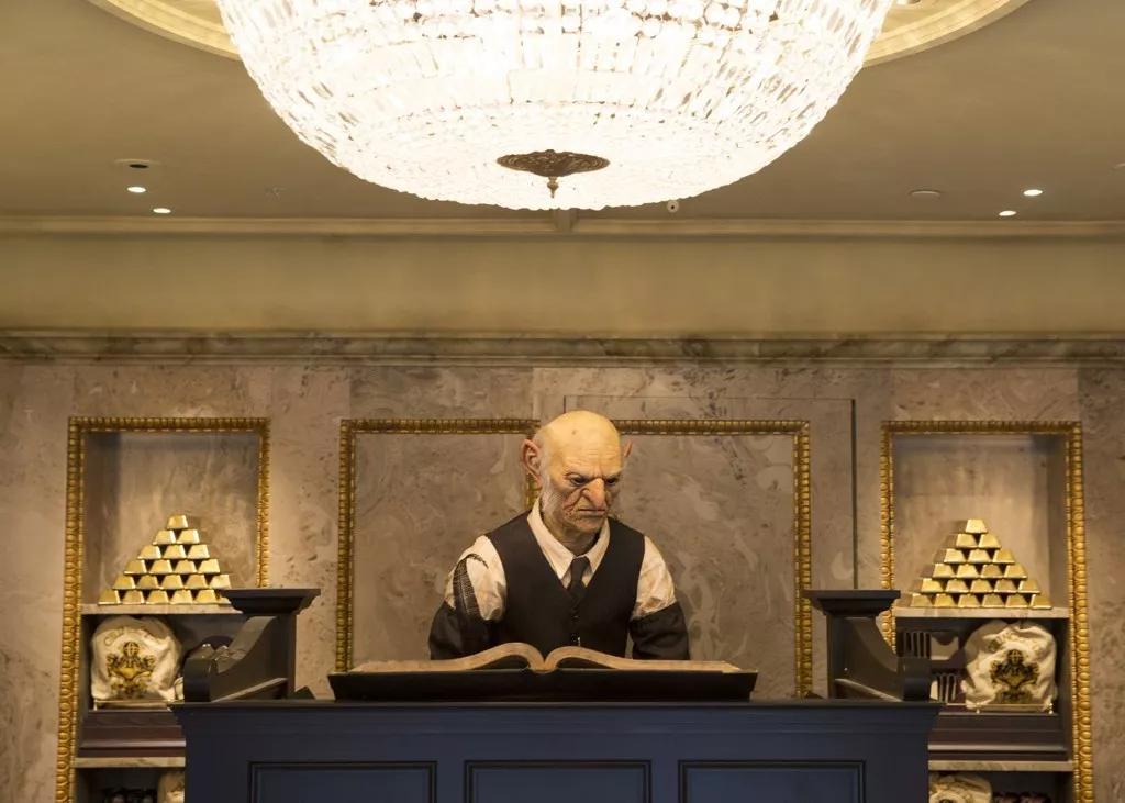 Escape From Gringotts A goblin animatronic in the lobby of Gringotts Bank