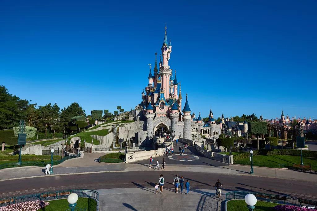 Guests walking towards Sleeping Beauty Castle at Disneyland Paris