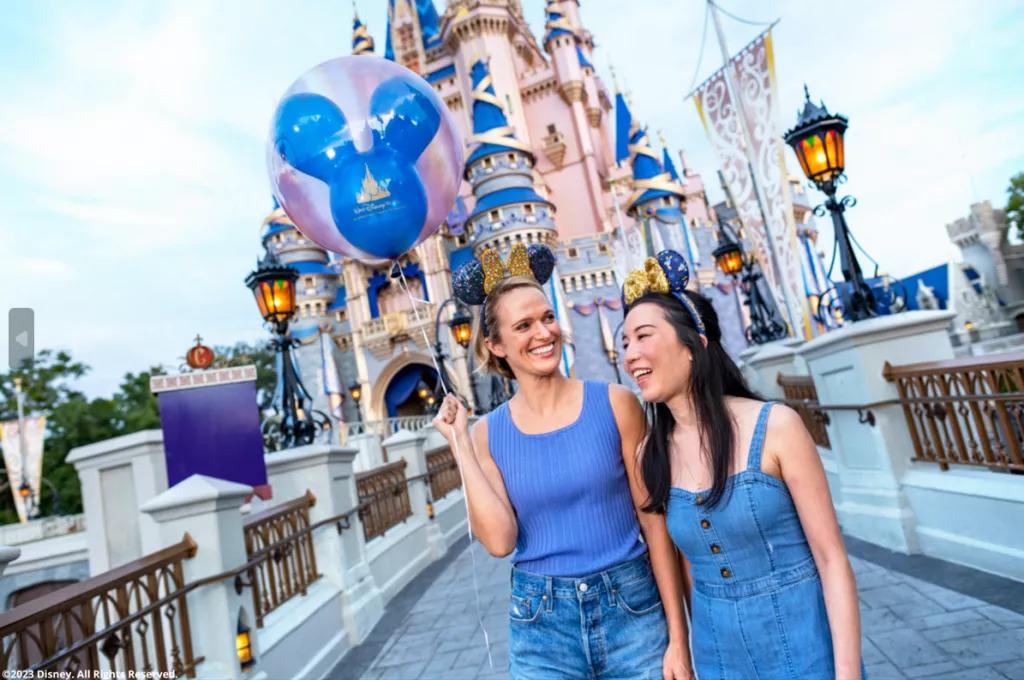 Gäste im Magic Kingdom Park in Walt Disney World Gäste im Magic Kingdom Park in Walt Disney World