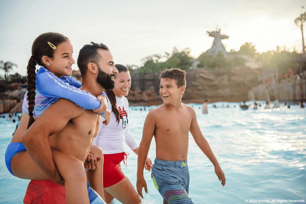Familie bei Disney H2O Glow After Hours Familie bei Disney H2O Glow After Hours