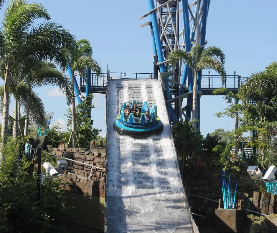 Wasserbahn Infinity Falls in SeaWorld Orlando Wasserbahn Infinity Falls in SeaWorld Orlando