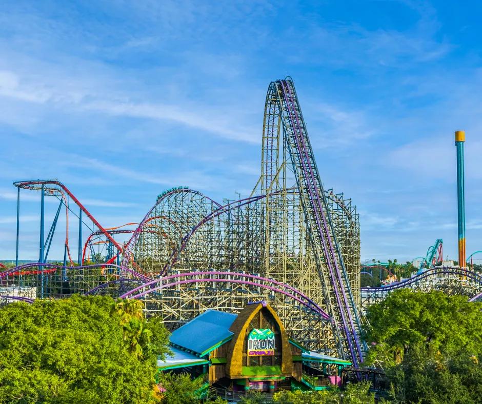 Achterbahn Iron Gwazi in Busch Gardens Tampa Bay Achterbahn Iron Gwazi in Busch Gardens Tampa Bay