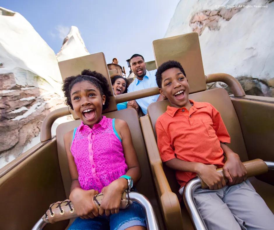 Expedition Everest im Disney's Animal Kingdom Themenpark Kinder auf Expedition Everest im Disney's Animal Kingdom Themenpark