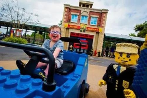 kid-on-ride