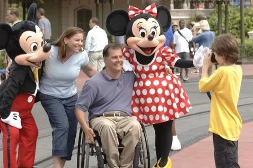 mickey-and-minnie-with-guest