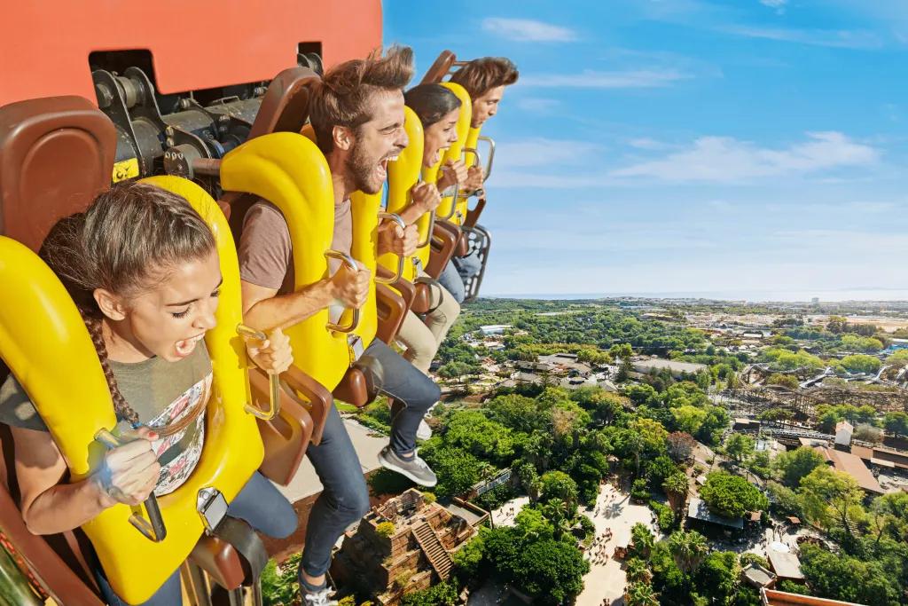 Hurakan Condor People waiting at the top of a drop tower about to drop